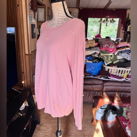 Women’s St. John's Bay pink sweater with faux pearl embellishments. - Picture 12 of 14